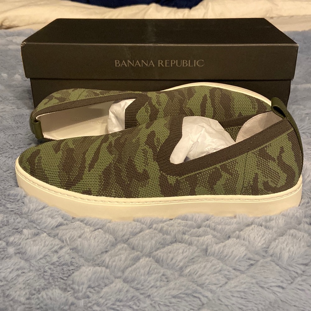 NIB Banana Republic Sustainable Flyknit Slip On Sneaker Size 9 Camo